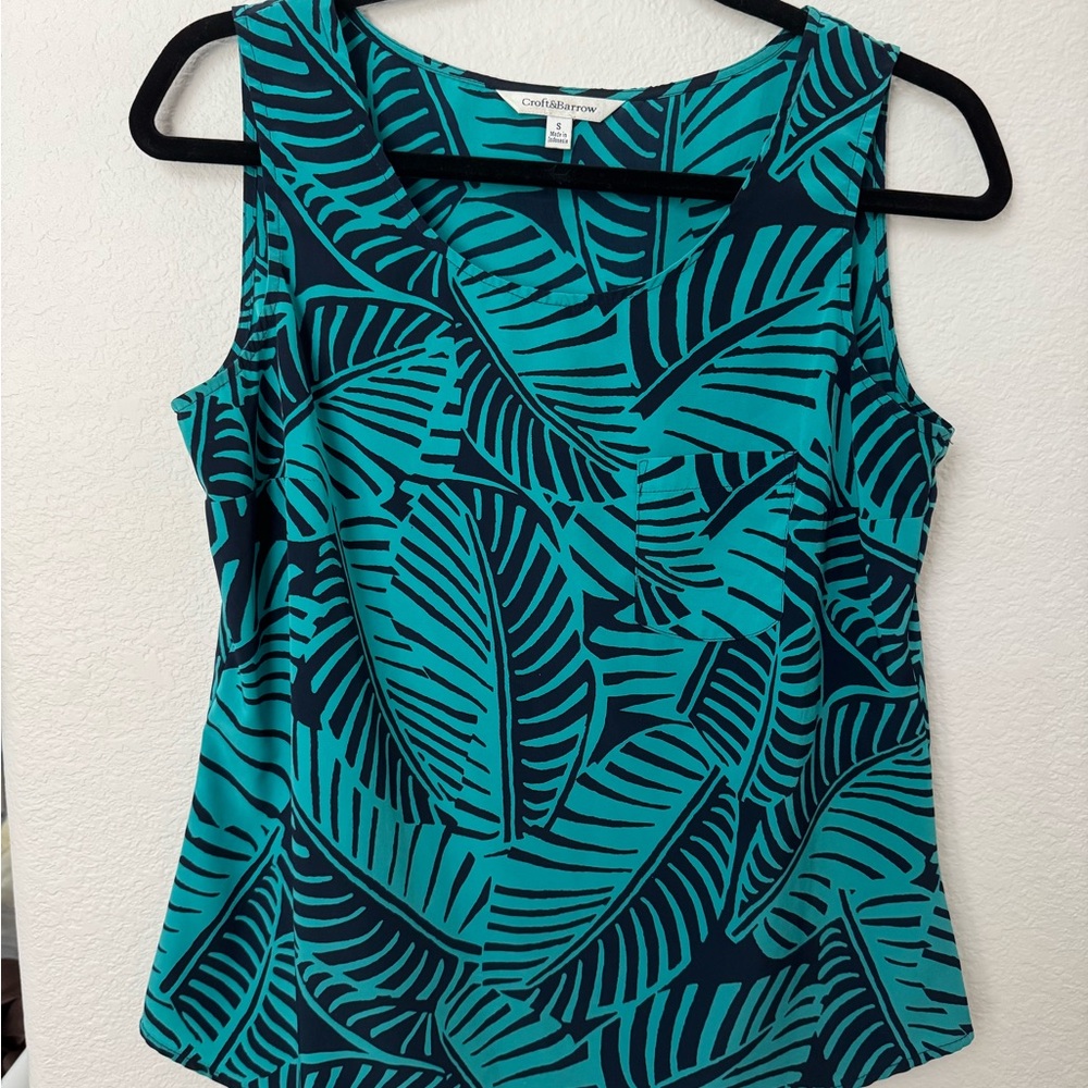 Croft & Barrow Sleeveless Leaf Print Blouse - Size Small